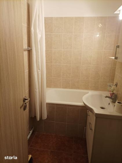 Apartament cu 2 camere decomandat în Podu Roș