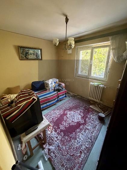 Apartament cu 2 camere semidecomandat în Berceni