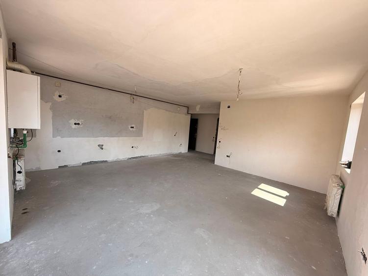 Apartament cu 2 camere semidecomandat în Florești