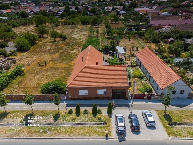 Casă individuală cu 3 camere cu Canalizare în Central