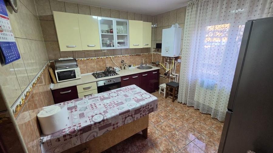 Casă cu 4 camere în Independența