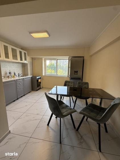 Apartament cu 3 camere decomandat în Decebal