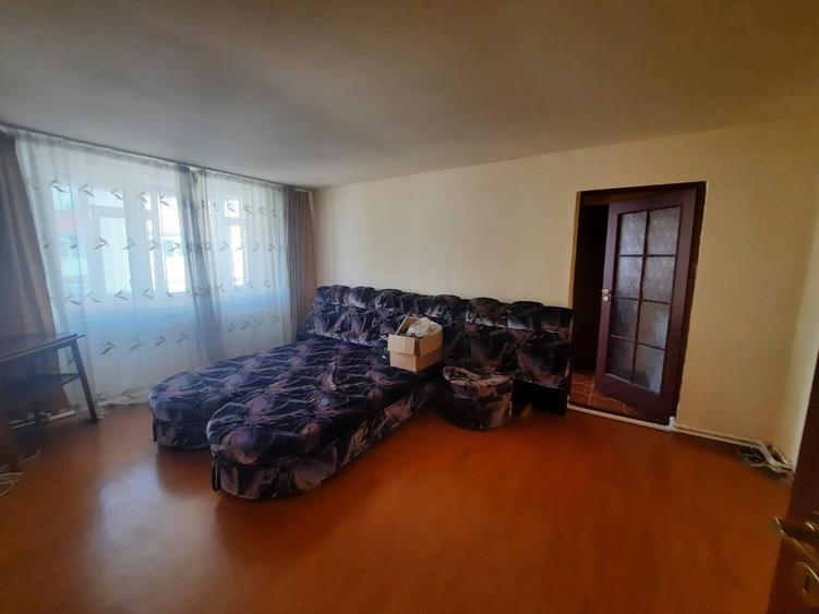 Apartament de vanzare, 3 camere, semidecomandat, 64 mp,  Cod 160595 - 1