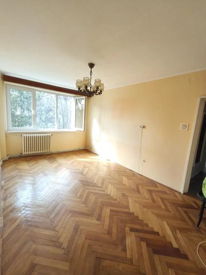 Apartament cu 3 camere semidecomandat în Viziru 1