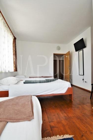 Casă individuală cu 16 camere cu Canalizare în Zorilor
