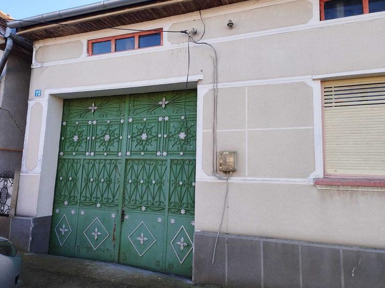 Casă cu 3 camere în Coșteiu