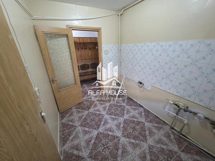 Apartament cu 3 camere semidecomandat în Govândari