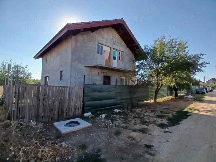 Casă cu 4 camere cu Teren 198 Mp în Central
