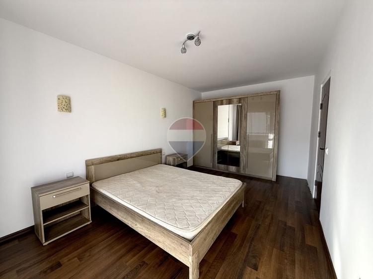 Apartament cu 3 camere semidecomandat, mobilat în Florești