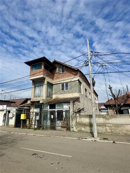 Casă individuală cu 4 camere cu Canalizare în Inel II