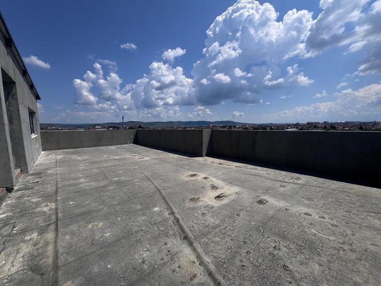 Penthouse cu 3 camere decomandat în Țiglari