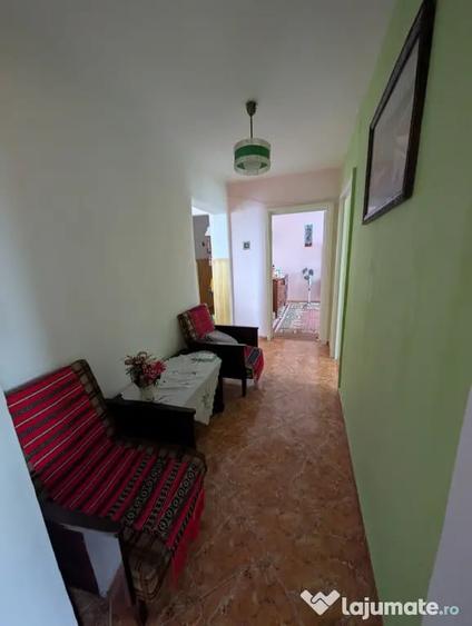 Apartament cu 3 camere decomandat în Alecu Russo