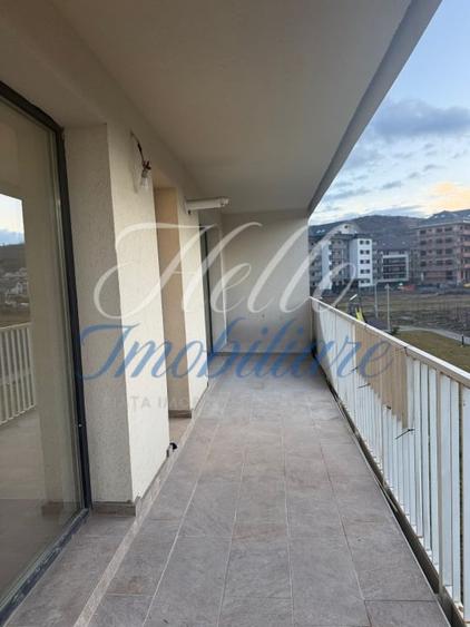 Apartament cu 3 camere semidecomandat în Florești