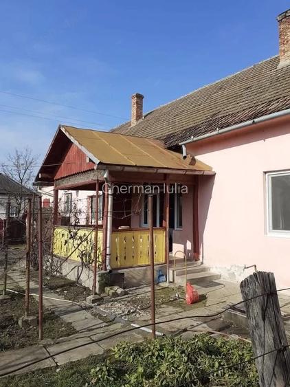 Casă cu 5 camere cu Teren 1000 Mp în Central