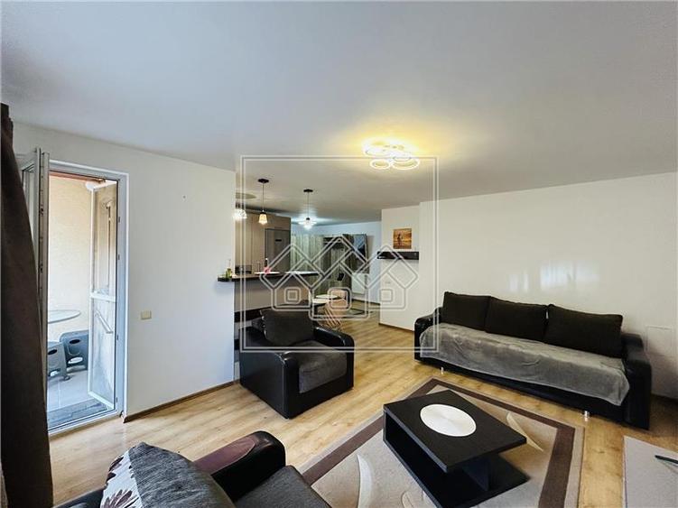 Apartament cu 3 camere decomandat în Hipodrom 1