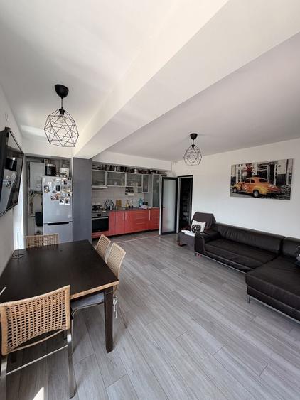 Apartament cu 3 camere decomandat în Palazu Mare