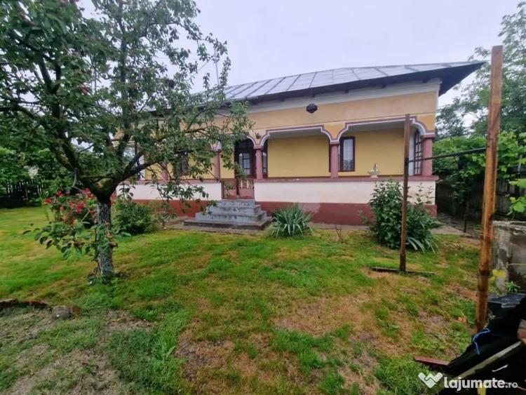 Casă cu 3 camere cu Teren 2100 Mp în Lunca