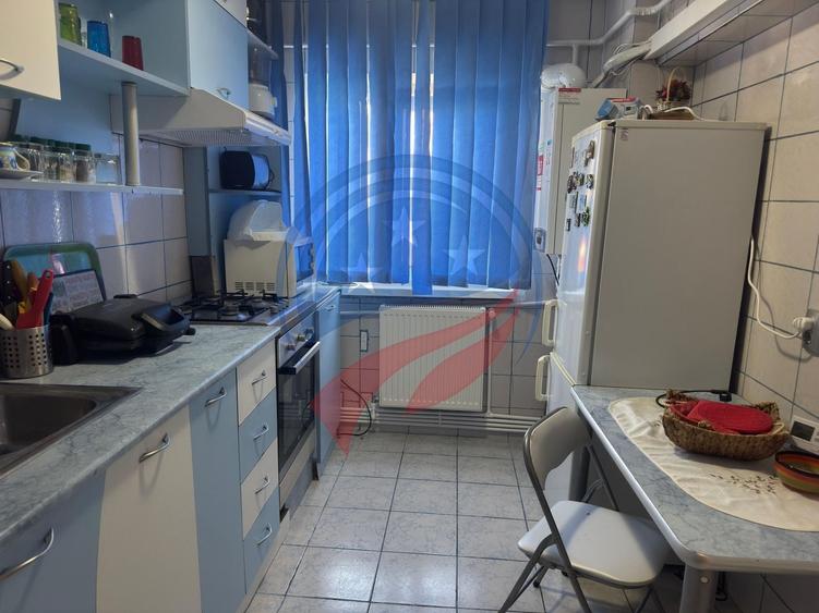 Apartament cu 2 camere decomandat în 1 Mai