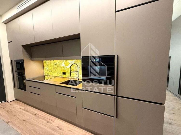 Apartament cu 4 camere semidecomandat, mobilat în Dumbrăvița