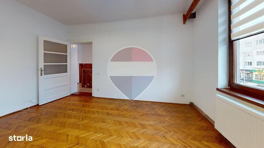 Casă cu 3 camere în Calea Dumbrăvii