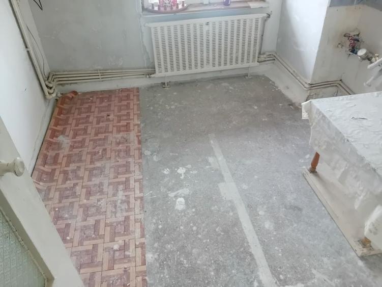 Apartament cu 4 camere decomandat în Central
