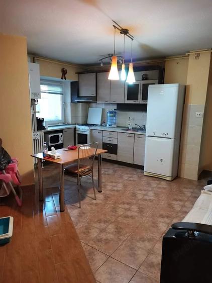 Apartament cu 3 camere decomandat în Alfa