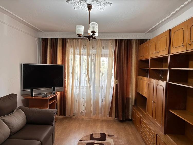 Proprietar, inchiriez apartament 2 camere, decomandat, in Pacurari - 5