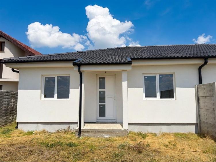 Duplex cu 5 camere cu Canalizare în Nojorid
