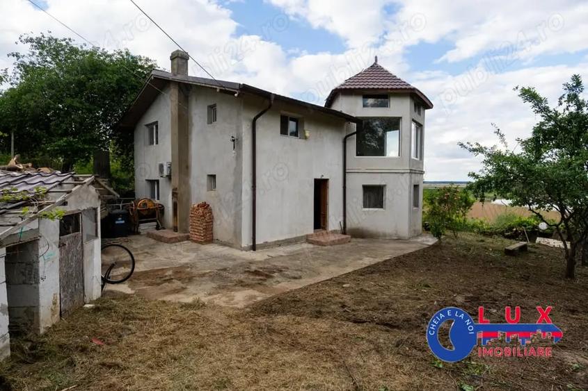 Casă cu 4 camere cu Teren 326 Mp în Somova