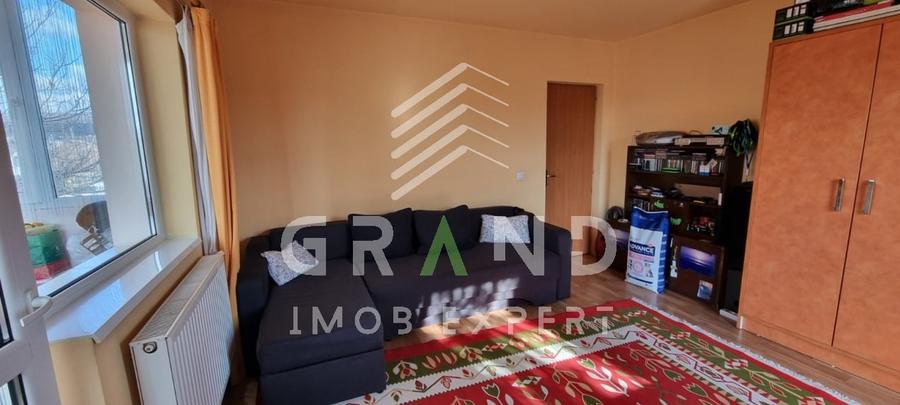 Apartament cu 2 camere decomandat, mobilat în Bulgaria