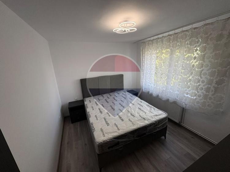 Apartament cu 2 camere semidecomandat, mobilat în Săsar