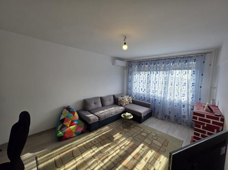 Apartament cu 3 camere decomandat, mobilat în Drumul Taberei