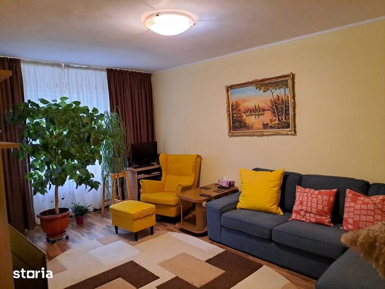 Apartament cu 3 camere decomandat în Central