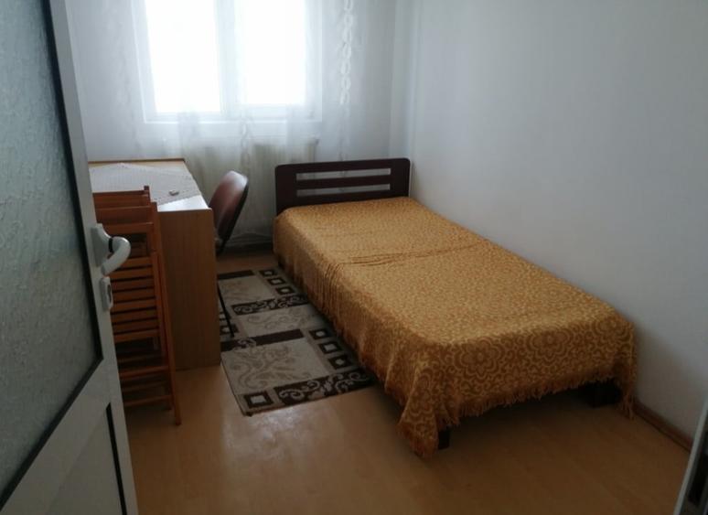 Apartament cu 3 camere decomandat, mobilat în Dacia