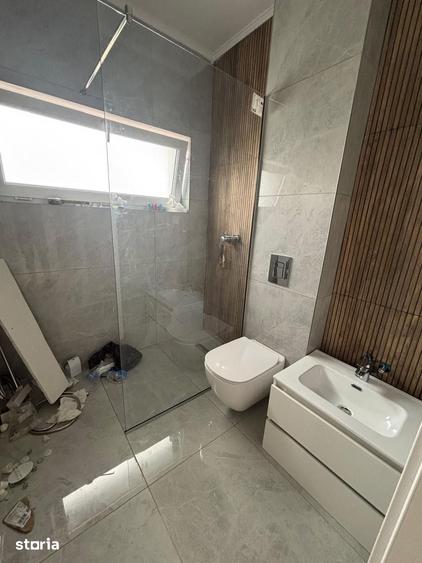Casă cu 5 camere cu Teren 440 Mp în Malu Mare