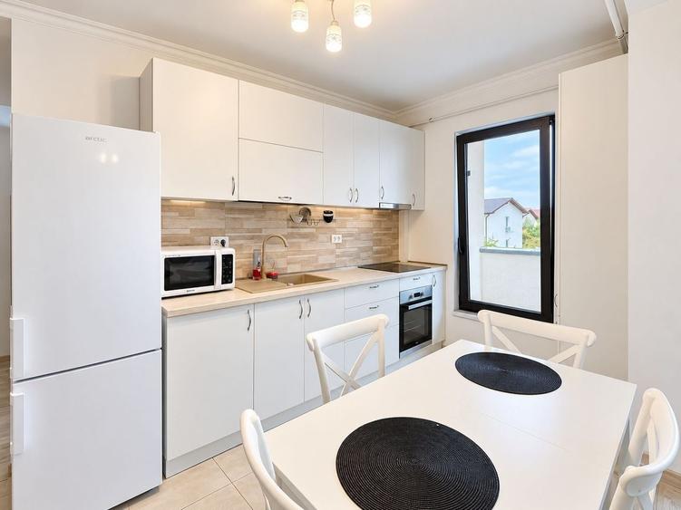 Apartament cu 3 camere semidecomandat, mobilat în Giroc