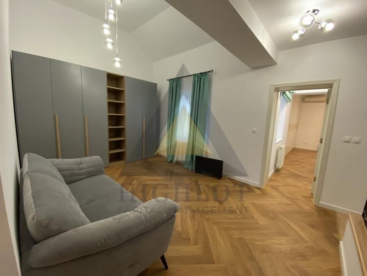 Duplex cu 5 camere cu Canalizare în Iancu Nicolae