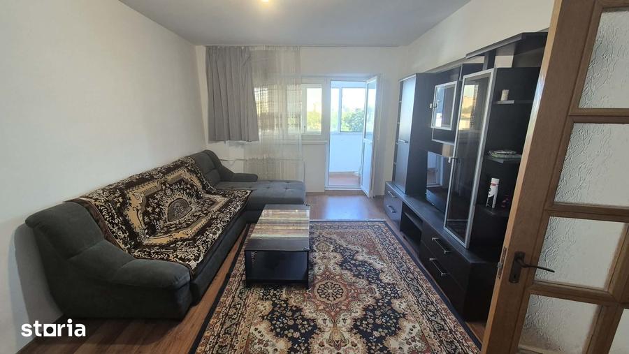 Apartament cu 3 camere decomandat în Tei