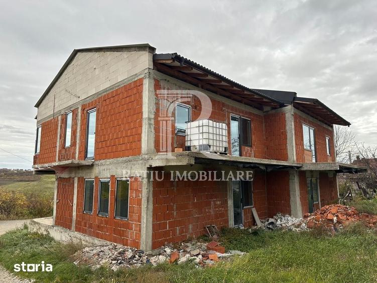 Casă cu 6 camere cu Teren 692 Mp în Iorga