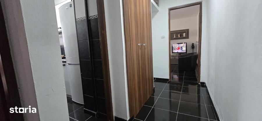 Apartament cu 3 camere, mobilat în Micro 5