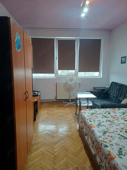 Apartament cu 3 camere decomandat în Complex Studențesc