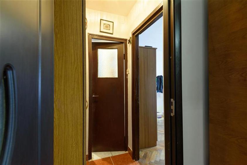 Apartament cu 4 camere semidecomandat, mobilat în Tractorul