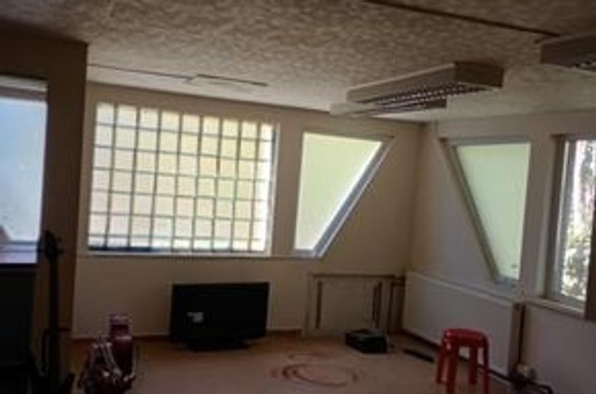 Casă cu 4 camere cu Garaj în Titan