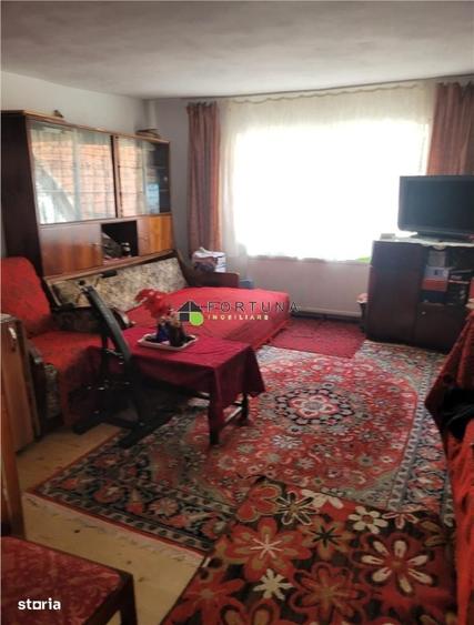 Casă cu 3 camere cu Teren 478 Mp în Central