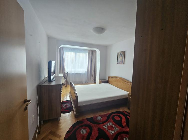 Apartament cu 3 camere decomandat, mobilat în Centrul Civic