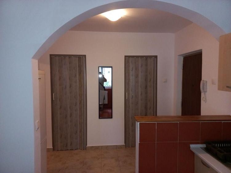 Apartament cu 2 camere semidecomandat, mobilat în Berceni