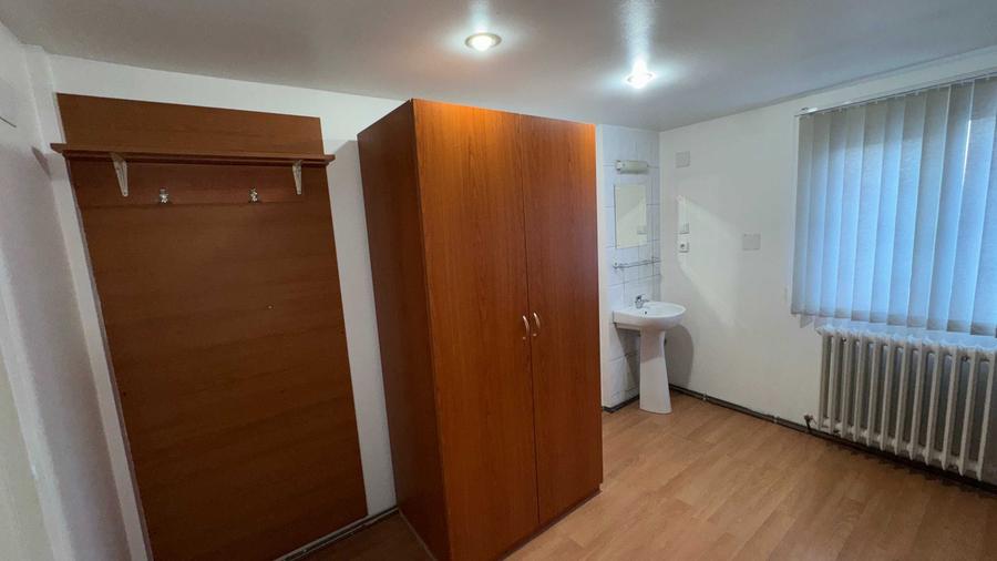 Casă cu 4 camere decomandat cu Teren 196 Mp în Copou