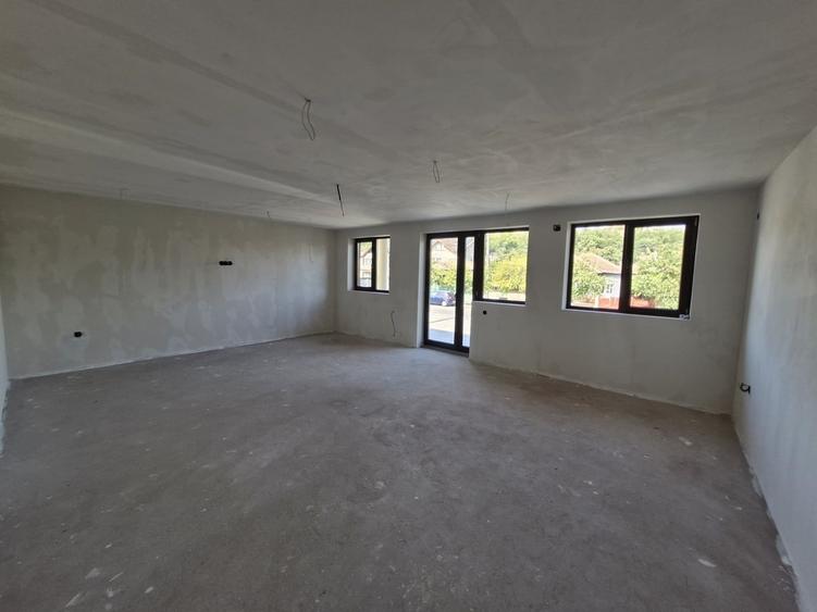 Casă cu 4 camere cu Teren 478 Mp în Central