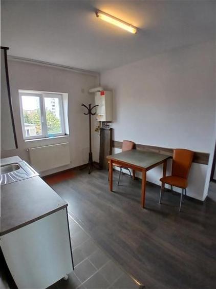 Apartament cu 2 camere decomandat în Circumvalațiunii