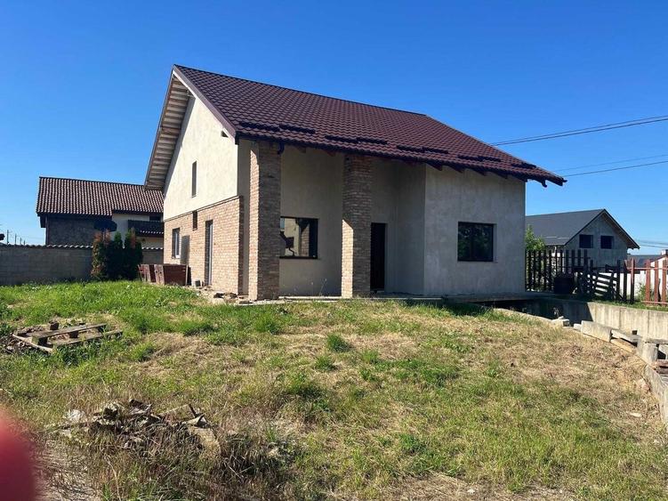 Casă cu 4 camere în Măgura